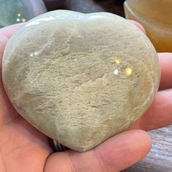 🔥SALE🔥 Green Moonstone Crystal Heart Carving! Watch The Video! - Picture 3 of 4